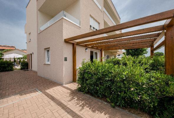 B&B Vila Sabbia โลปาร์ ภายนอก รูปภาพ